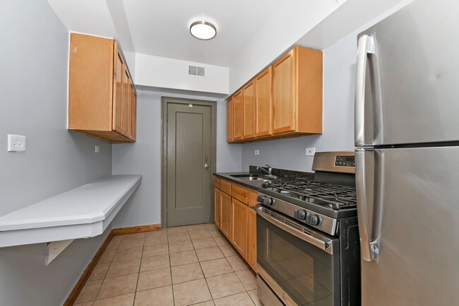 Interior Photo - 6237-45 Kedzie