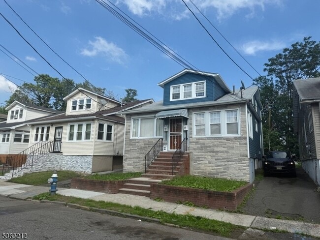 Building Photo - 284 Isabella Ave