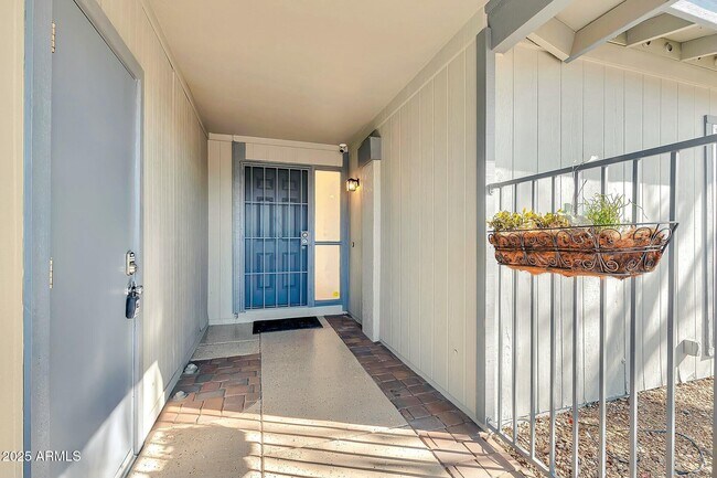 Building Photo - 3922 E Dahlia Dr