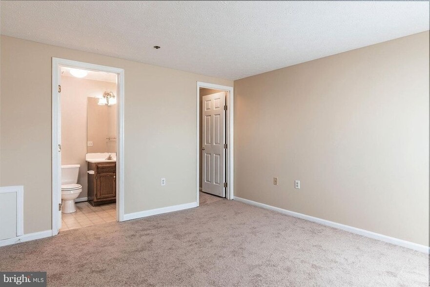 Building Photo - 611 Himes Ave