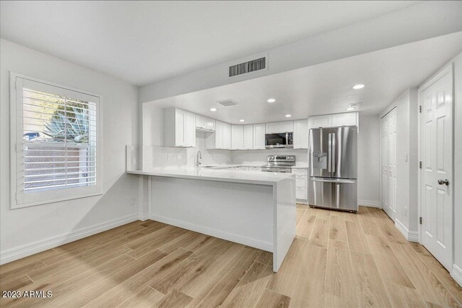 Building Photo - 12641 N Mimosa Dr