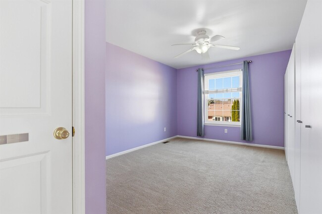 Building Photo - 3084 Village Cir