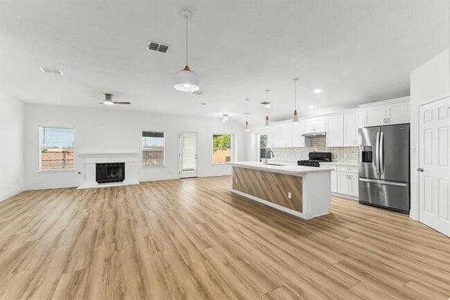 Building Photo - 1508 Lochaline Loop