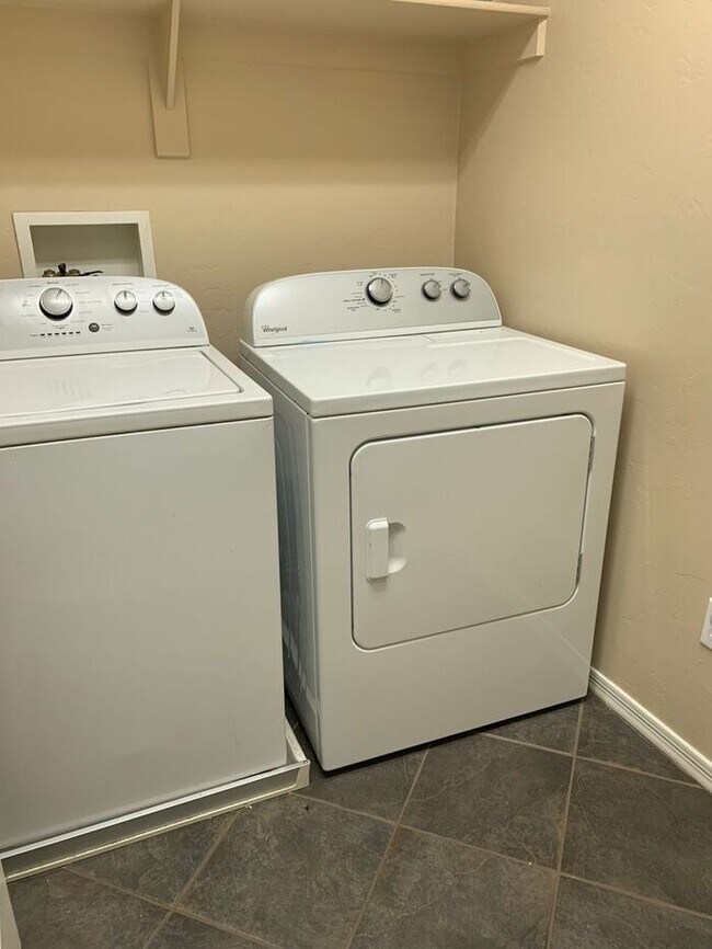 Building Photo - MOVE IN SPECIAL! $500 OFF MOVE IN COSTS WI...
