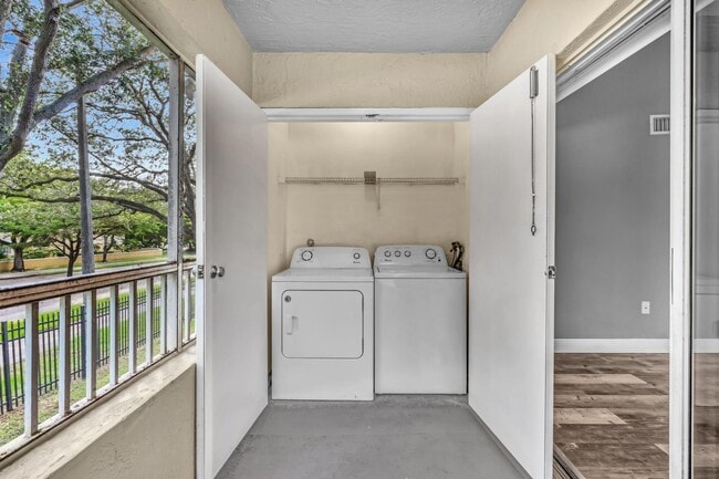 Building Photo - 2890 N Oakland Forest Dr