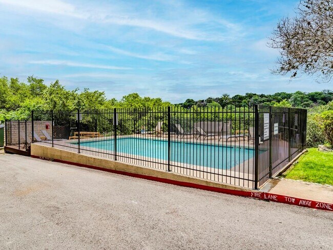 Building Photo - 6901 Old Quarry Ln