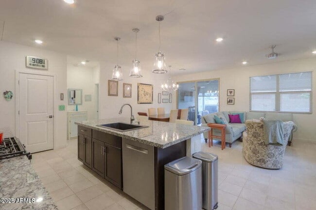 Building Photo - 41575 W Saguaro Dr