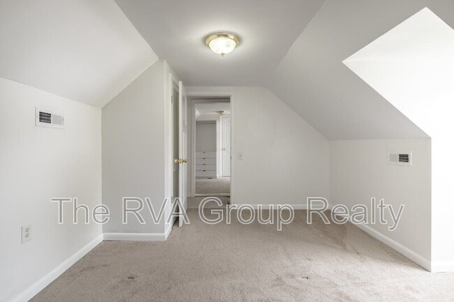 Building Photo - 712 Hill Top Dr