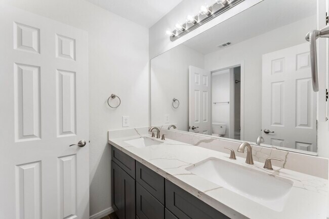 Building Photo - 2 Granite Path Pl