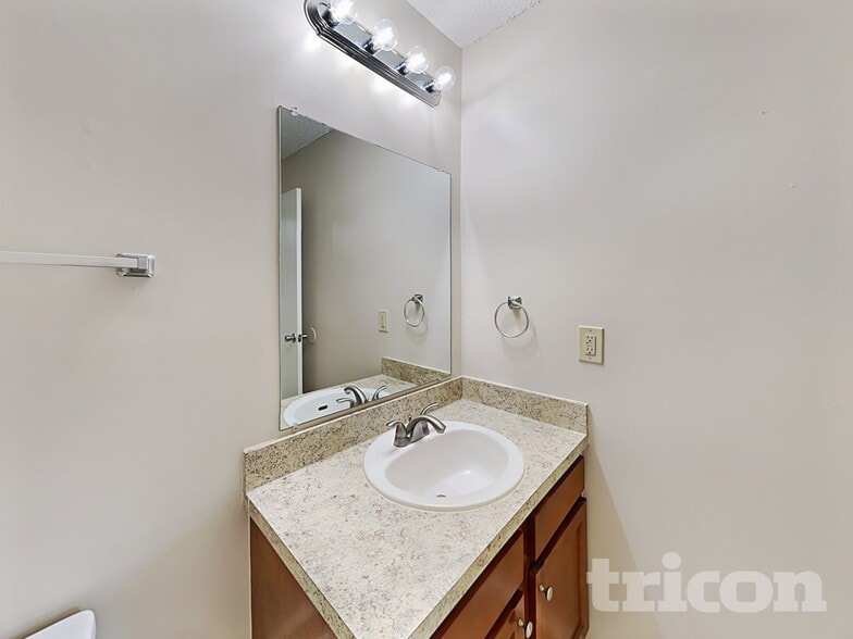 Building Photo - 10719 Lippizan Dr