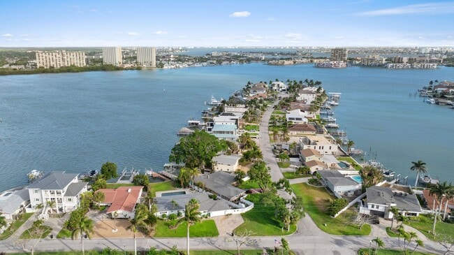Building Photo - Waterfront 3 Bedroom in Yacht Club Estates