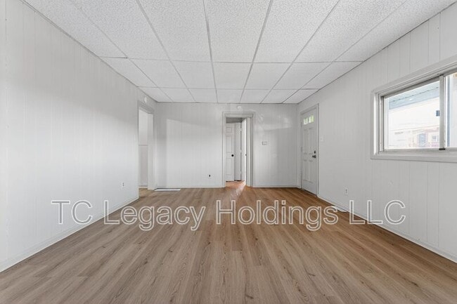 Building Photo - 1627 W Pike St