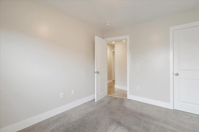 Building Photo - 683 Harbour Way