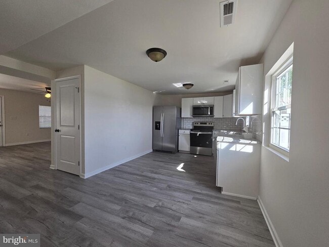 Building Photo - 34 South Main Street