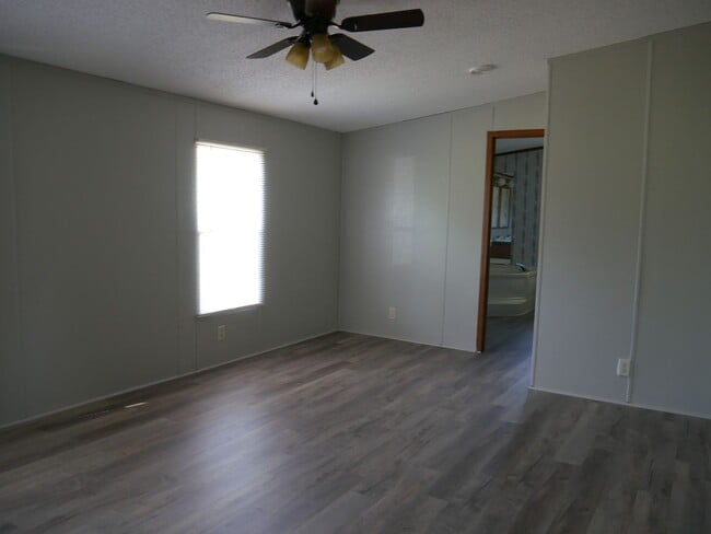 Building Photo - Adorable mobile home in Quitman