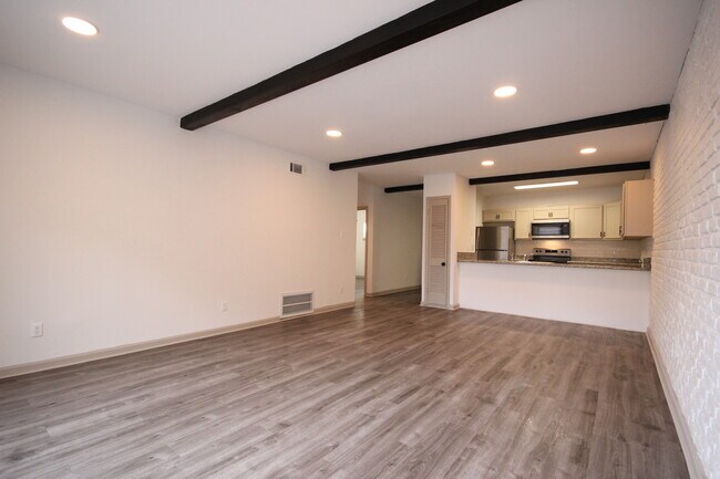 Building Photo - 1208 Houston St