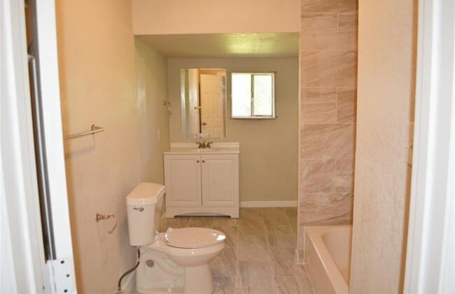 Building Photo - 4839 Ventura Ln