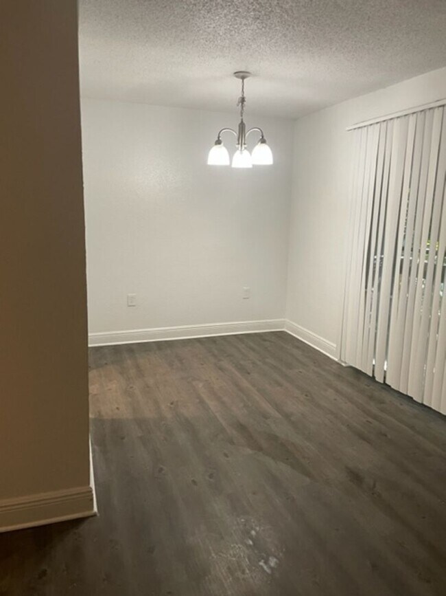 Building Photo - Large two bedroom condo