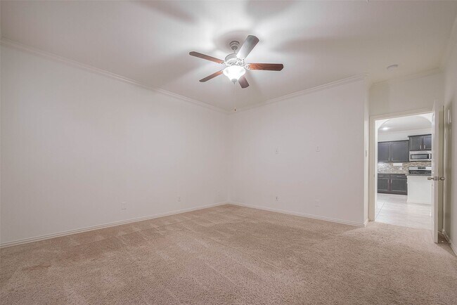 Building Photo - 2261 Oak Cir Dr N