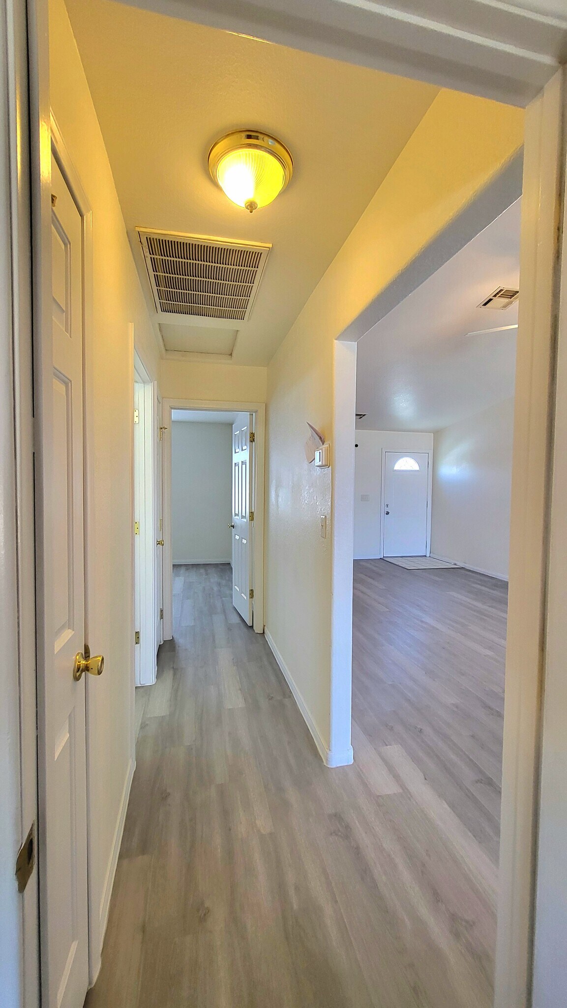 Building Photo - 2400 E Ambush St