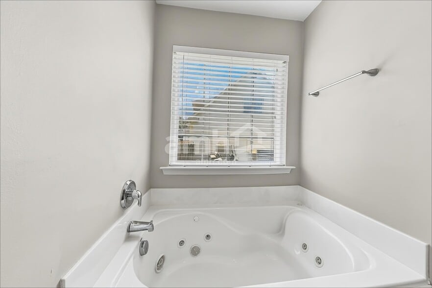 Building Photo - 474 Young Way