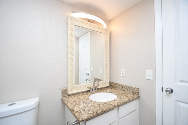 Building Photo - 9809 Richmond Ave.