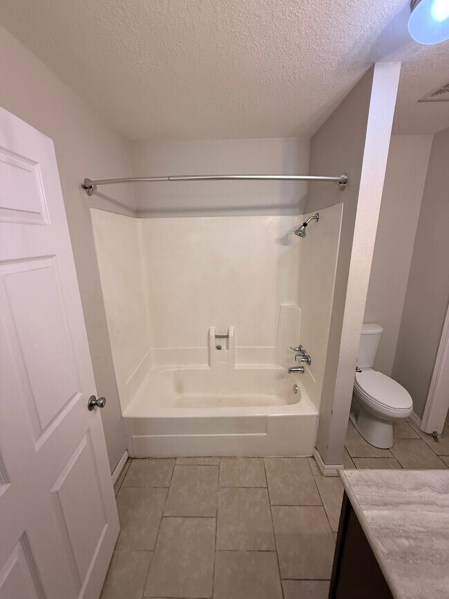 Building Photo - 822 Hardy Springs Cir