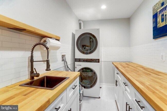 Building Photo - 5101 Redwing Dr