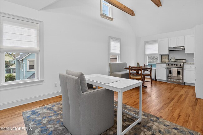 Building Photo - 142 Heck Ave