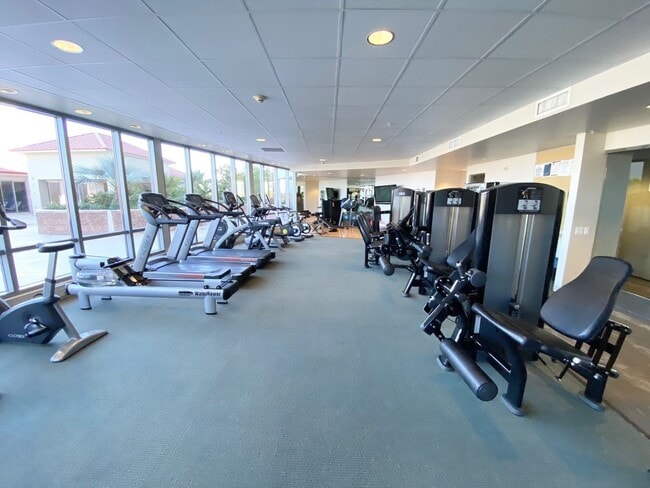 Building Photo - GREAT 1 BED, 1 BATH 867 SQFT HIGH RISE CON...