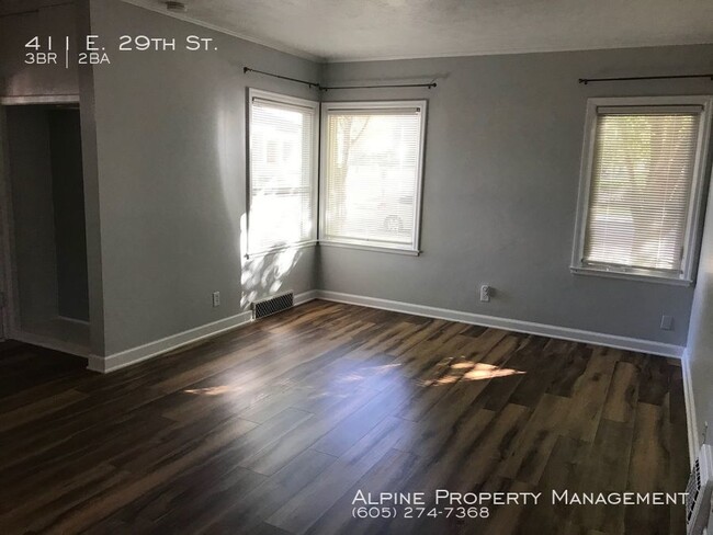 Building Photo - 3 Bed/2 Bath Home Near McKennan Park!