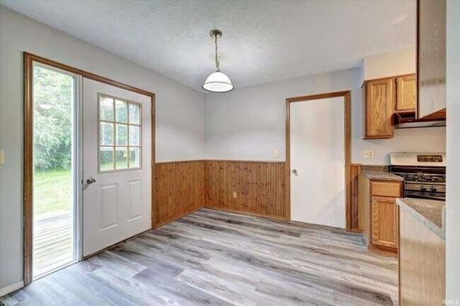 Building Photo - Available now!! Great quiet neighborhood —...