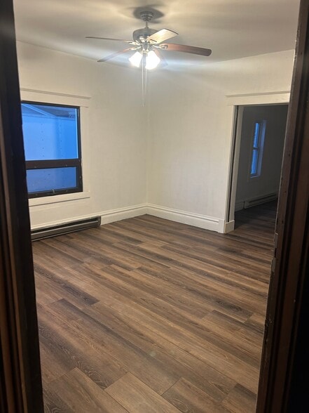 Building Photo - 415 4th Ave W