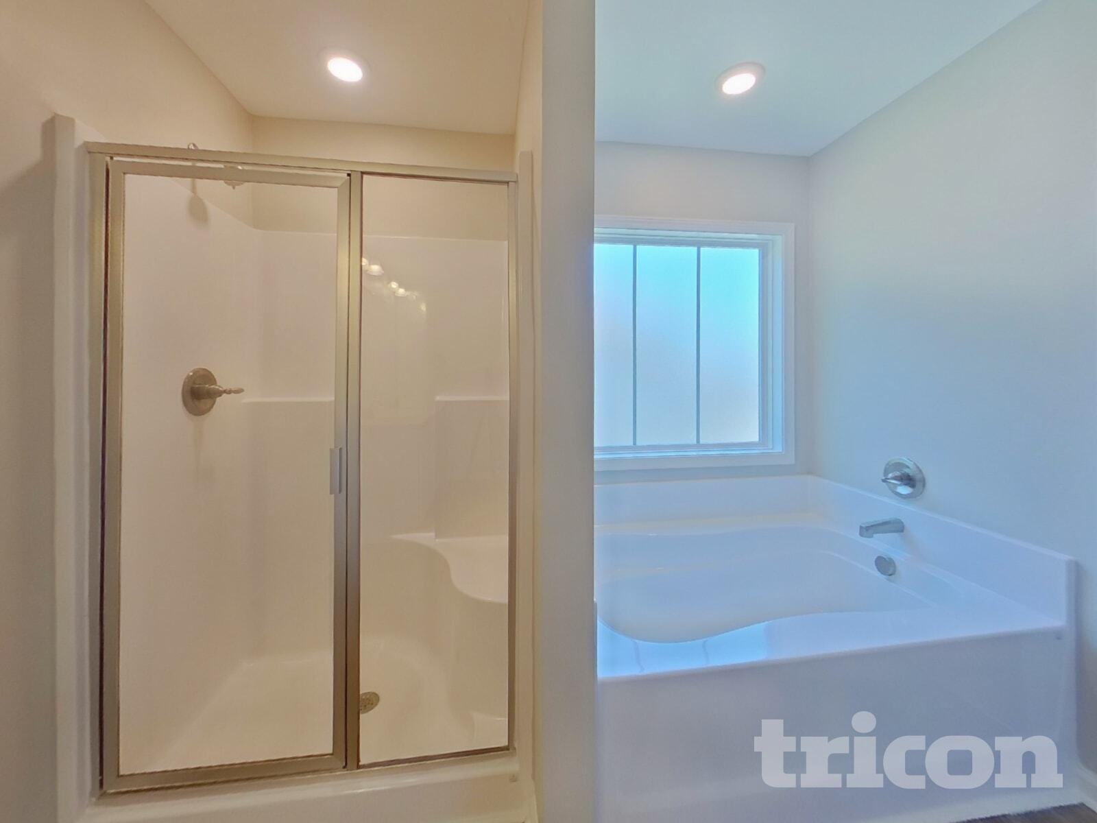 Building Photo - 563 Roseridge Dr