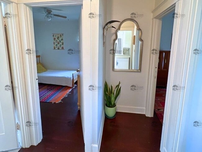 Building Photo - Single Story 2BD/1BA Home Minutes to the B...