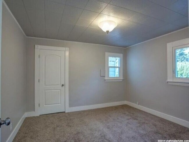 Building Photo - 705 500 N