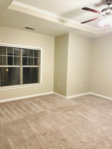 Building Photo - 518 Sandringham Dr
