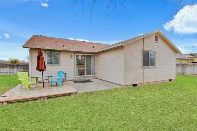 Building Photo - 1213 Cattail St
