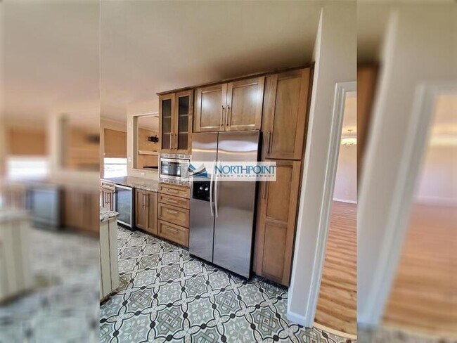 Building Photo - Stunning corner lot home with beautiful po...