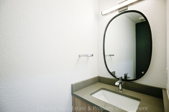 Building Photo - Evolve Real Estate: Stunning Smart Home in Vibrant West Denver! Available March 27th