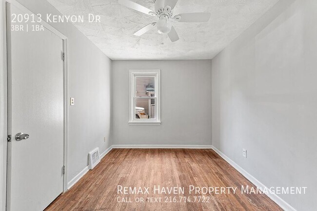 Building Photo - 20913 Kenyon Dr, Maple Hts - Spacious, Jus...