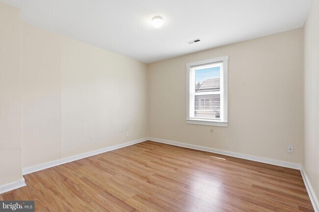 Building Photo - 9246 Prospect Ave