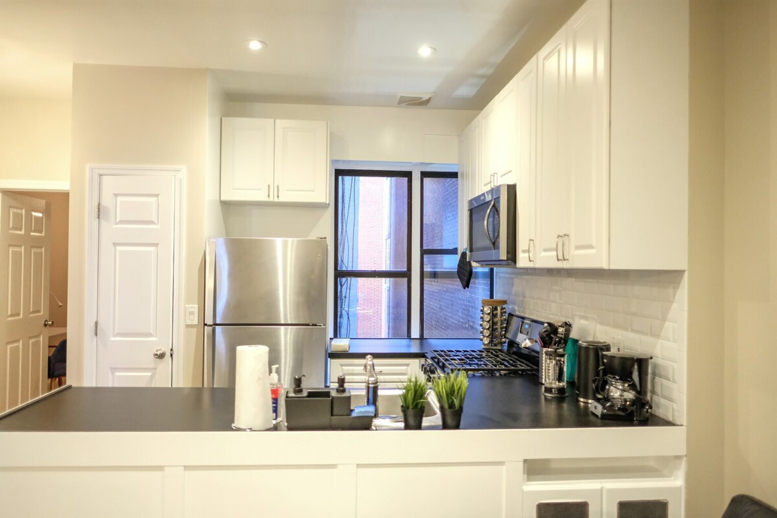 Building Photo - 230 W 113th St