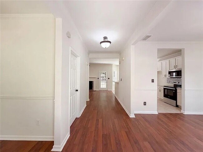 Building Photo - 270 Forrest Ave