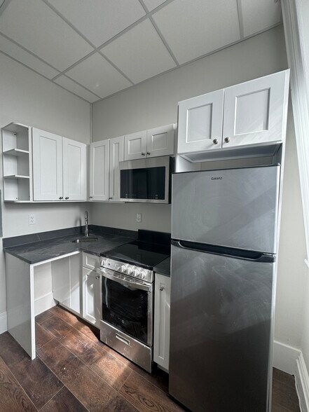 Building Photo - 134 Middle St