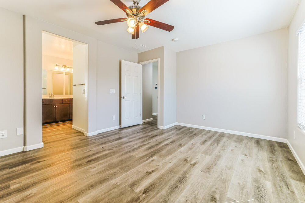 Building Photo - 3809 E Santa Fe Ln