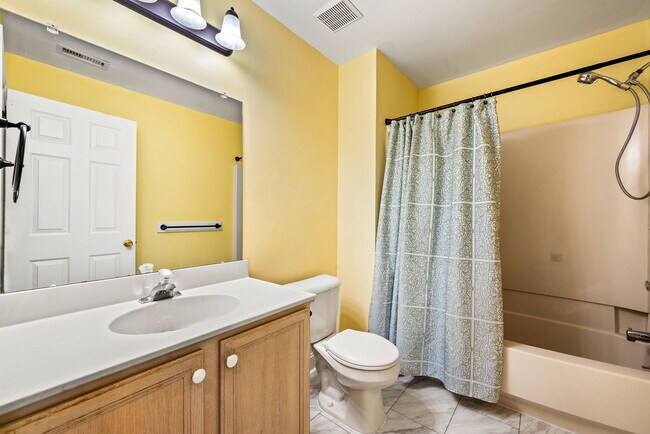 Building Photo - 445 Hartford Sq