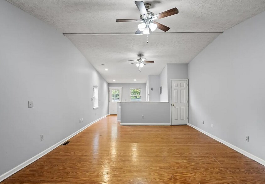 Building Photo - 2226 Ravine St