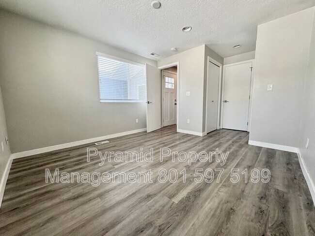 Building Photo - 1265 E 5600 S