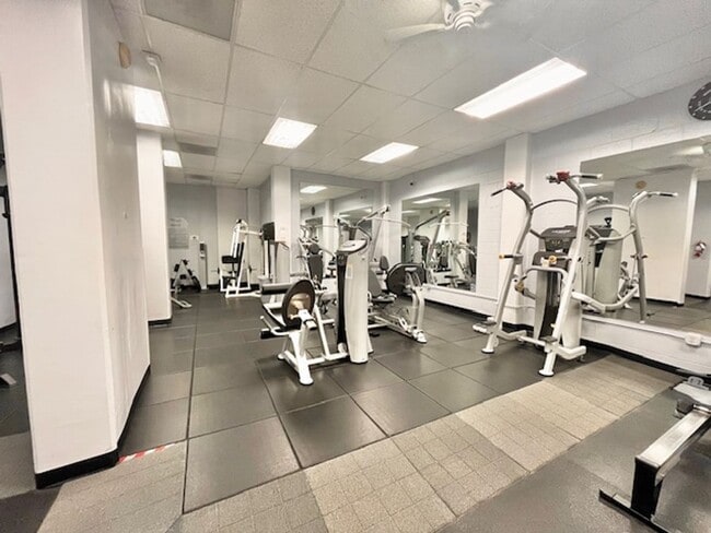 Building Photo - 4515 Willard Ave